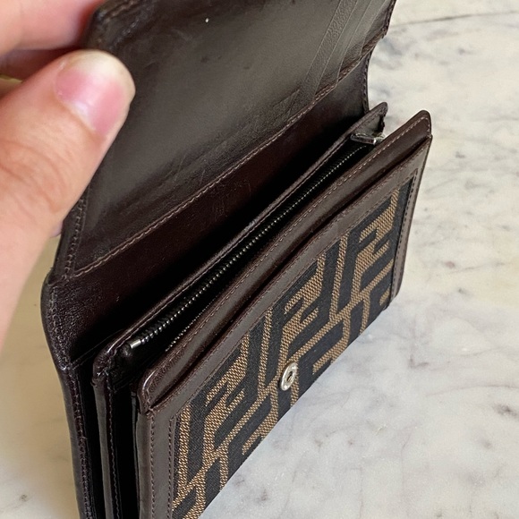 AUTHENTIC BIFOLD FENDI ZUCCA WALLET UNISEX - Picture 4 of 9